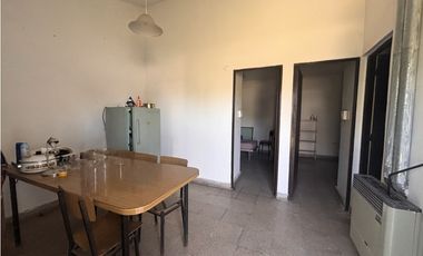 SE VENDE CASA 2 DORM. EN BARRIO PINARES - ALMAFUERTE