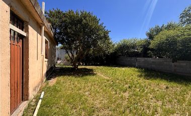SE VENDE CASA 2 DORM. EN BARRIO PINARES - ALMAFUERTE