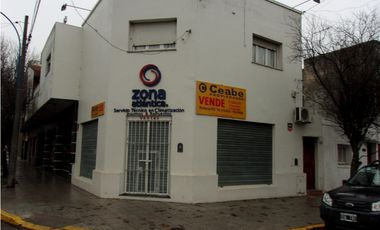 4 LOCALES MAS 3 VIV.  PATIO / TODO EN BLOCK  MORENO ESQ PAMPA