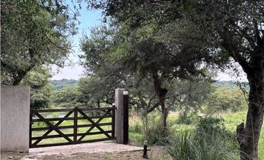 SE VENDE CASA CON BAJADA AL RIO - EN LOTEO BALCONES DEL RIO