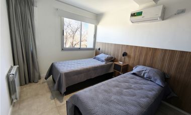 SE VENDE DEPTO EN CARLOS PAZ FRENTE AL LAGO - 2 DOR AMOBLADO C/COCHERA