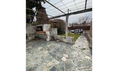 Casa en venta a refaccionar EN OPORTUNIDAD