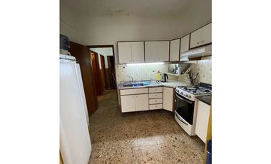 Casa en venta a refaccionar EN OPORTUNIDAD