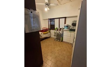 Casa en venta a refaccionar EN OPORTUNIDAD
