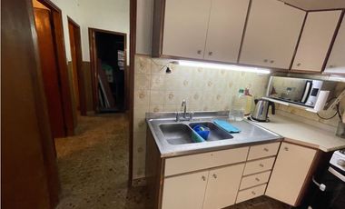 Casa en venta a refaccionar EN OPORTUNIDAD