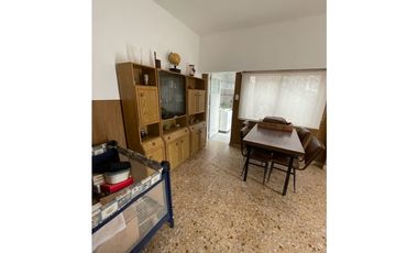 Casa en venta a refaccionar EN OPORTUNIDAD
