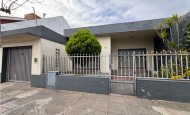 CASA CENTRICA EN VENTA APTA CREDITO