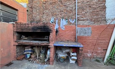 CASA CENTRICA EN VENTA APTA CREDITO