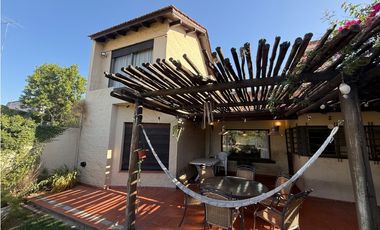 Venta Casa 5 ambientes centro Lujan
