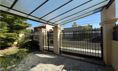 Venta Casa 5 ambientes centro Lujan