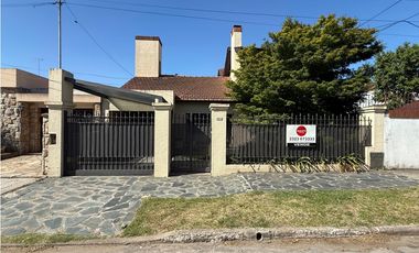 Venta Casa 5 ambientes centro Lujan
