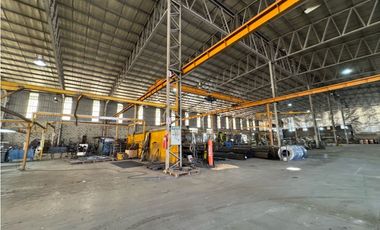 Nave industrial en alquiler sobre ruta panamericana, Campana