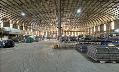 Nave industrial en alquiler sobre ruta panamericana, Campana