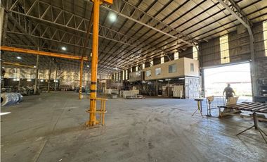 Nave industrial en alquiler sobre ruta panamericana, Campana