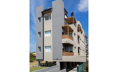 Venta Departamento frente al mar con piscina y cochera