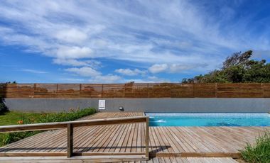 Venta Departamento frente al mar con piscina y cochera