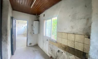 Local + Departamentos a refaccionar en venta sobre av humberto