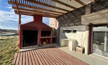 Galpón con salón de usos múltiples y Pileta Climatizada