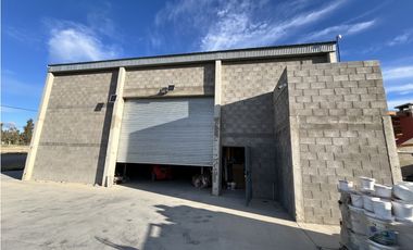 Galpón con salón de usos múltiples y Pileta Climatizada