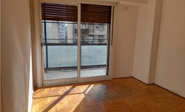 4 AMBIENTES CON DEPENDENCIA BALCON AL FRENTE - CABALLITO