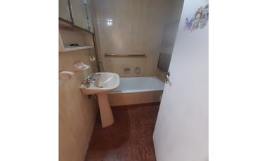 4 AMBIENTES CON DEPENDENCIA BALCON AL FRENTE - CABALLITO