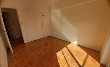 4 AMBIENTES CON DEPENDENCIA BALCON AL FRENTE - CABALLITO