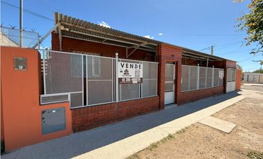 CASA 4 AMBIENTES + PATIO + COCHERA - BARRIO PERON - PTO MADRYN