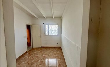 CASA 4 AMBIENTES + PATIO + COCHERA - BARRIO PERON - PTO MADRYN