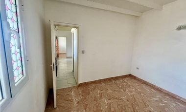 CASA 4 AMBIENTES + PATIO + COCHERA - BARRIO PERON - PTO MADRYN