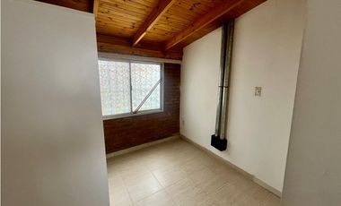 CASA 4 AMBIENTES + PATIO + COCHERA - BARRIO PERON - PTO MADRYN