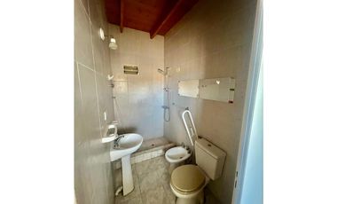 CASA 4 AMBIENTES + PATIO + COCHERA - BARRIO PERON - PTO MADRYN
