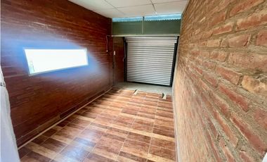CASA 4 AMBIENTES + PATIO + COCHERA - BARRIO PERON - PTO MADRYN