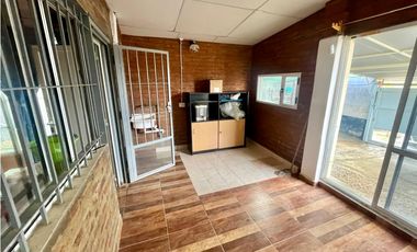 CASA 4 AMBIENTES + PATIO + COCHERA - BARRIO PERON - PTO MADRYN
