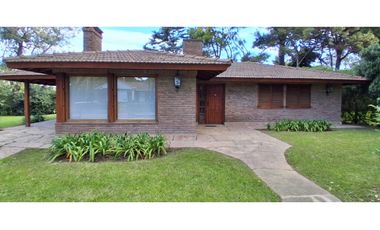 Venta - Casa Del Tiburon 900 - Pinamar Zona Iglesia