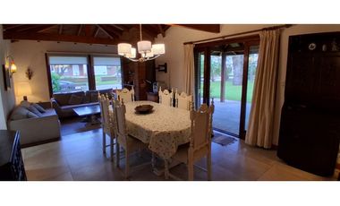 Venta - Casa Del Tiburon 900 - Pinamar Zona Iglesia