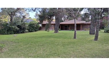 Venta - Casa Del Tiburon 900 - Pinamar Zona Iglesia