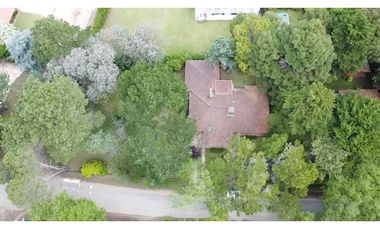 Venta - Casa Del Tiburon 900 - Pinamar Zona Iglesia