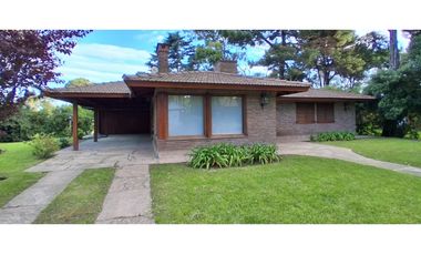 Venta - Casa Del Tiburon 900 - Pinamar Zona Iglesia