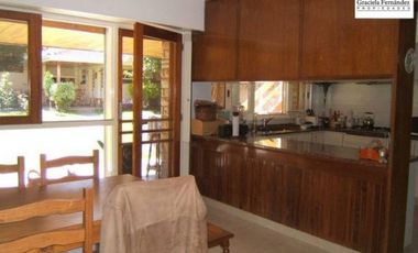 HERMOSA CASA DOS PLANTAS JARDIN CON PISCINA Y QUINCHO CON PARRILLA