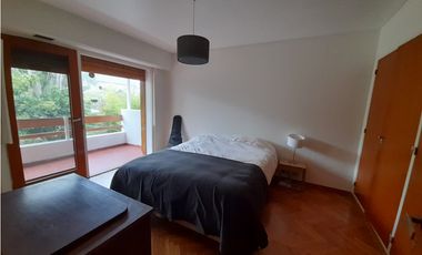 HERMOSA CASA DOS PLANTAS JARDIN CON PISCINA Y QUINCHO CON PARRILLA