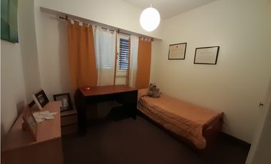 HERMOSA CASA DOS PLANTAS JARDIN CON PISCINA Y QUINCHO CON PARRILLA