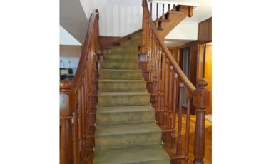 HERMOSA CASA DOS PLANTAS JARDIN CON PISCINA Y QUINCHO CON PARRILLA