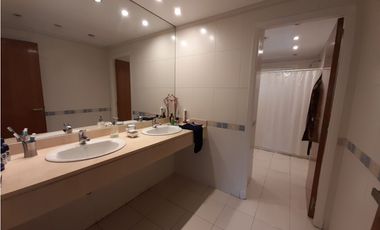 HERMOSA CASA DOS PLANTAS JARDIN CON PISCINA Y QUINCHO CON PARRILLA