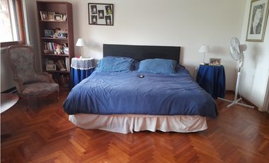 HERMOSA CASA DOS PLANTAS JARDIN CON PISCINA Y QUINCHO CON PARRILLA