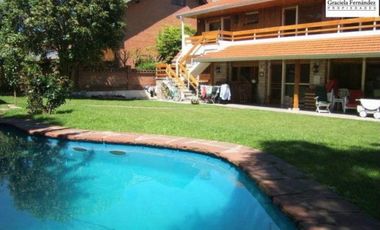 HERMOSA CASA DOS PLANTAS JARDIN CON PISCINA Y QUINCHO CON PARRILLA