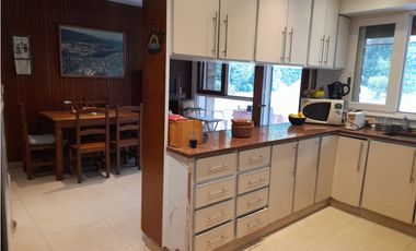 HERMOSA CASA DOS PLANTAS JARDIN CON PISCINA Y QUINCHO CON PARRILLA