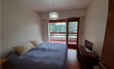 HERMOSA CASA DOS PLANTAS JARDIN CON PISCINA Y QUINCHO CON PARRILLA