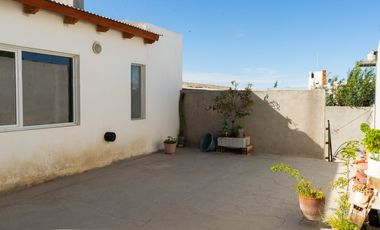 GALPÓN (LOCAL COMERCIAL) + 3 DEPARTAMENTOS 303.25 m2 - PUERTO MADRYN
