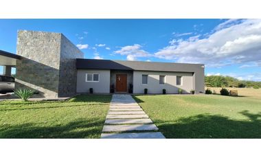 Venta Casa 4 ambientes- Club de Campo La Asuncion Lujan