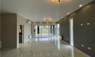 Venta Casa 4 ambientes- Club de Campo La Asuncion Lujan